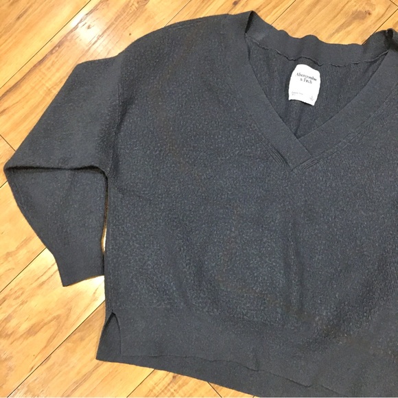 Abercrombie Fitch grey gray crop soft sweater v-neck winter athleisure - Picture 4 of 7